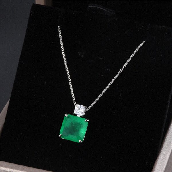 Simulation Emerald Pendant Retro Women's Necklace