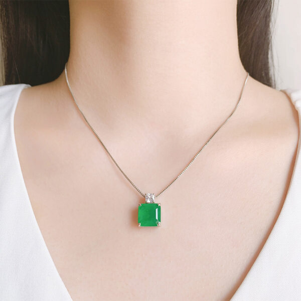 Simulation Emerald Pendant Retro Women's Necklace - Image 4